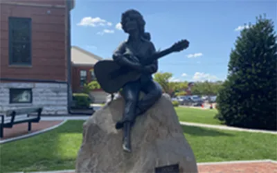 a photo of the Dolly statue